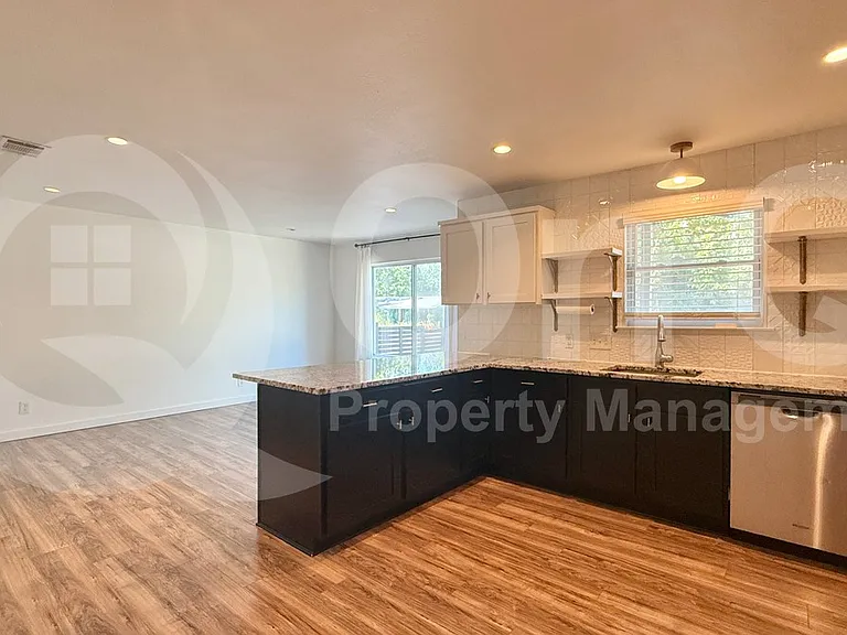 5504 Northdale Dr — Photo 8