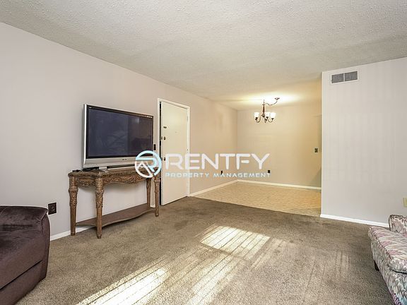 3rd image of 2260 Sunderland Rd APT 83W