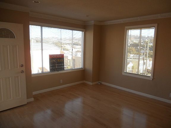 2nd image of 395 Head St
