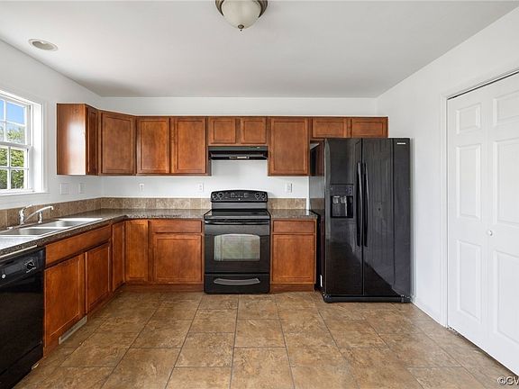 5th image of 316 E 17th St