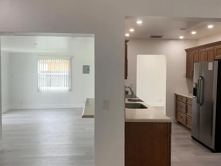 4005 NW 76th Ave — Photo 14