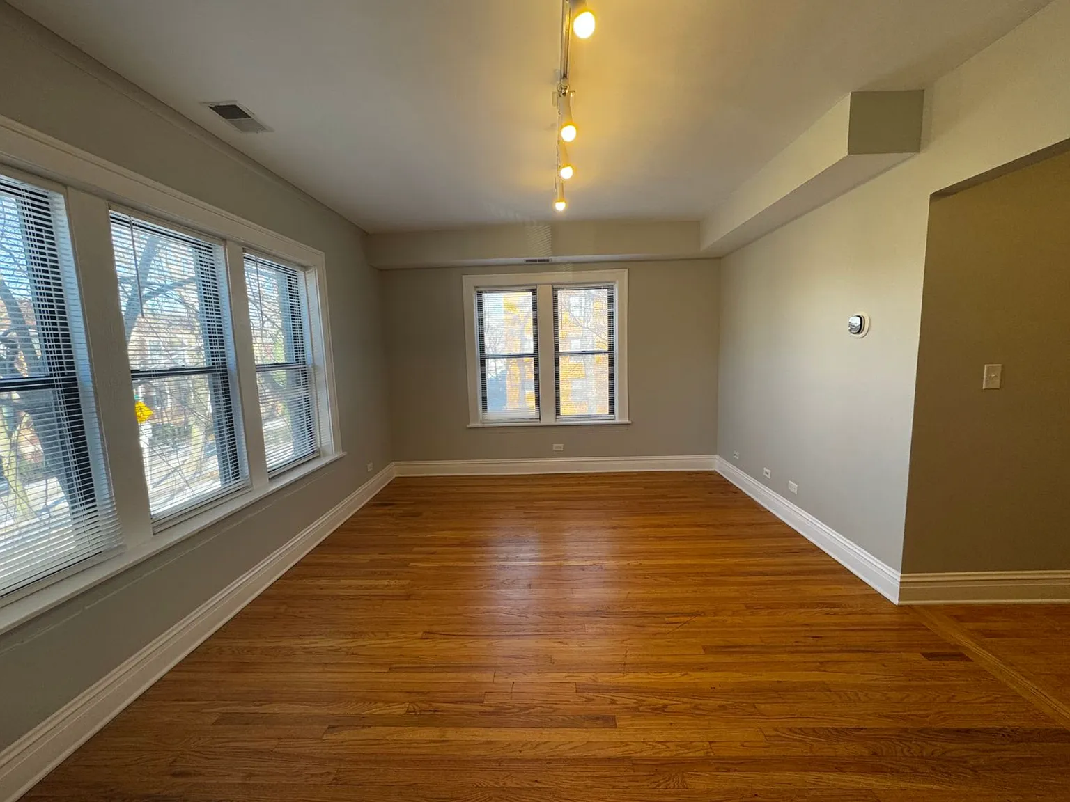 2 bed, 800 sqft, $2,350 — Photo 3