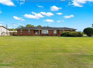 21 Butternut St, Elizabeth, WV 26143