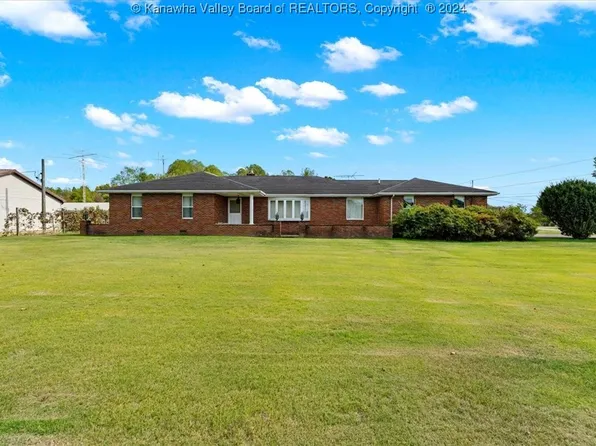 21 Butternut St, Elizabeth, WV 26143