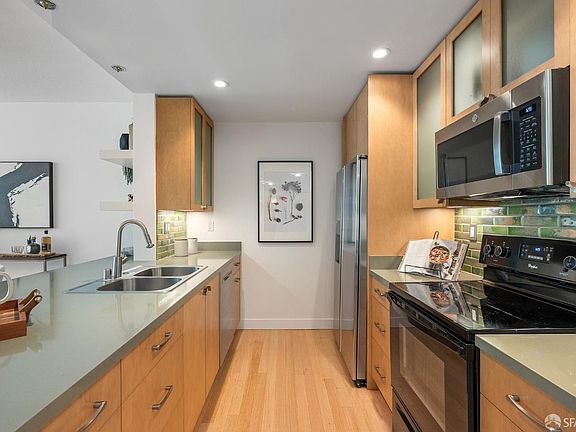 2nd image of 300 3rd St #516-L