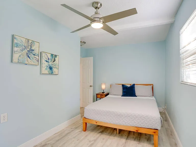216 S M St #1 — Photo 16