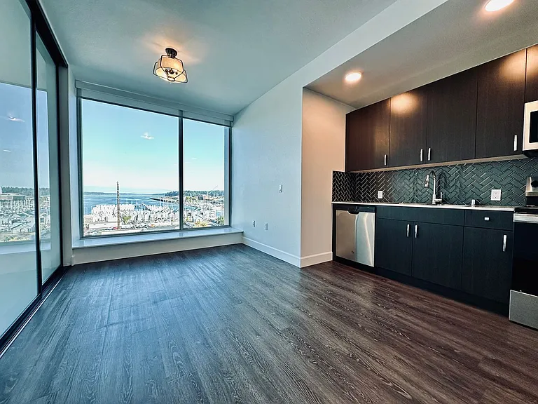 Views on Fifth — Photo 151