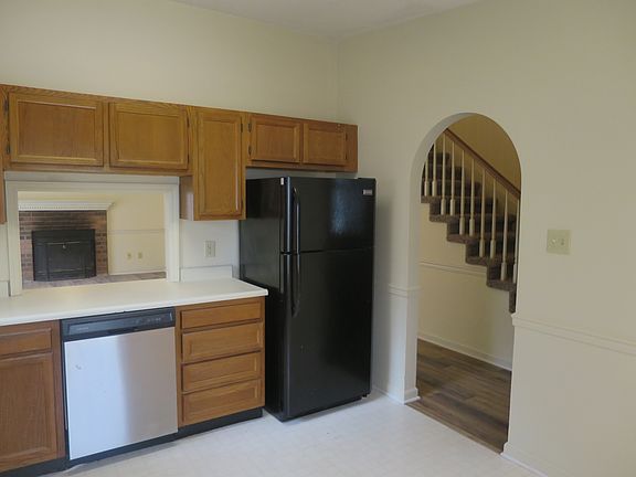 3rd image of 441 Eagle Brook Dr