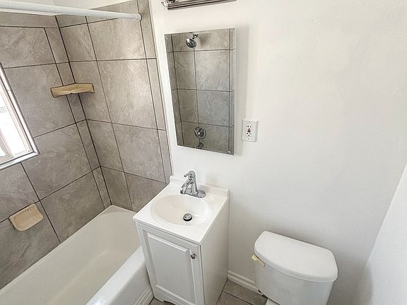 2nd image of 400 S Pacific Ave #1/2