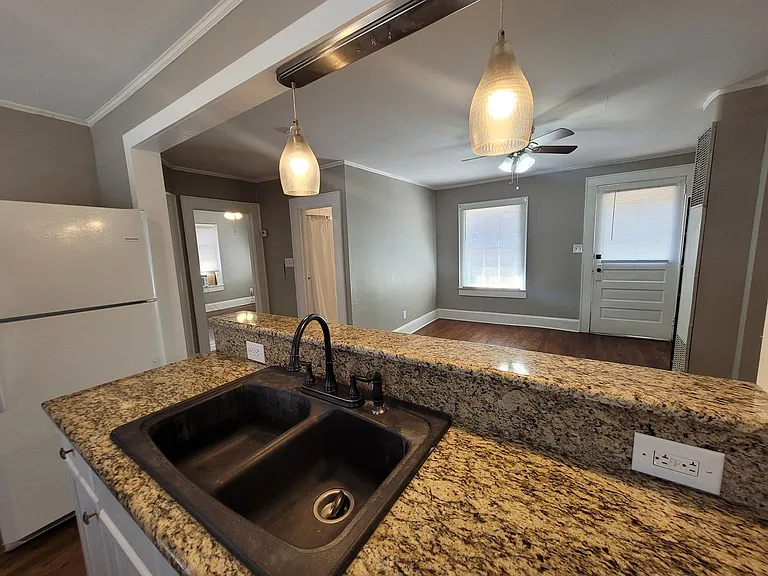 417 E Front St — Photo 7