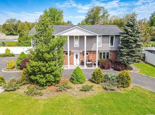 42 Foothill Ln, East Northport, NY 11731