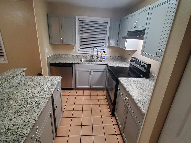 15 B St #B — Photo 5