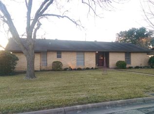 2004 Geney St, Brenham, TX 77833