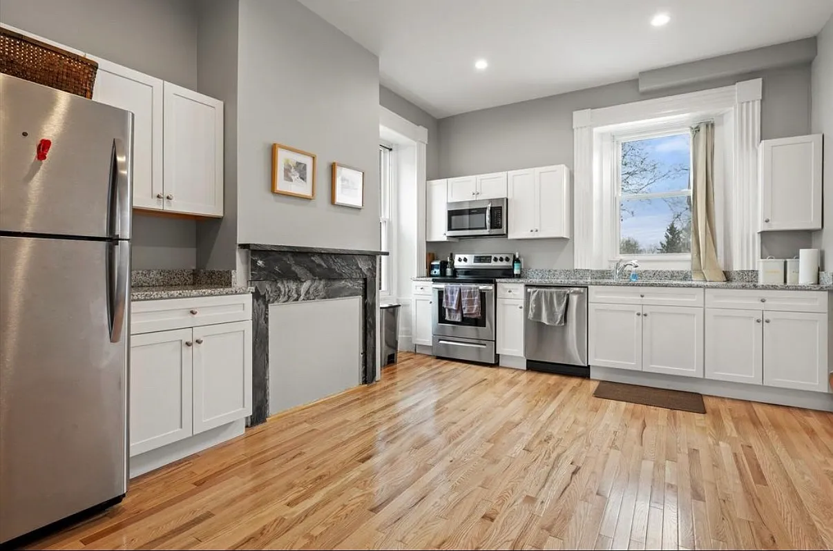 1 bed, 1000 sqft, $1,575 — Photo 3