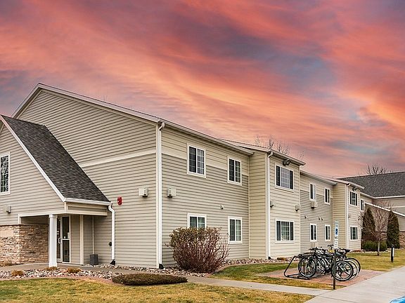New Sky Exterior Oxford Apartments Large