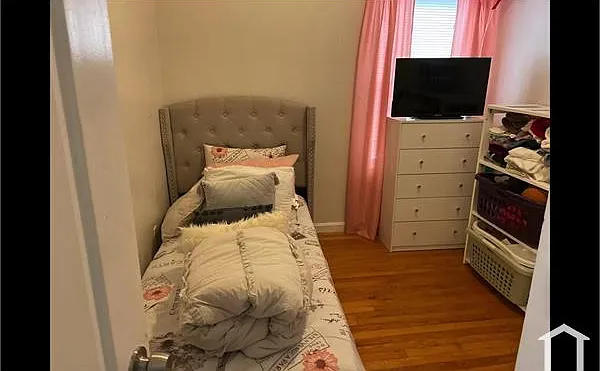 3 bed, 900 sqft, $1,950 — Photo 4
