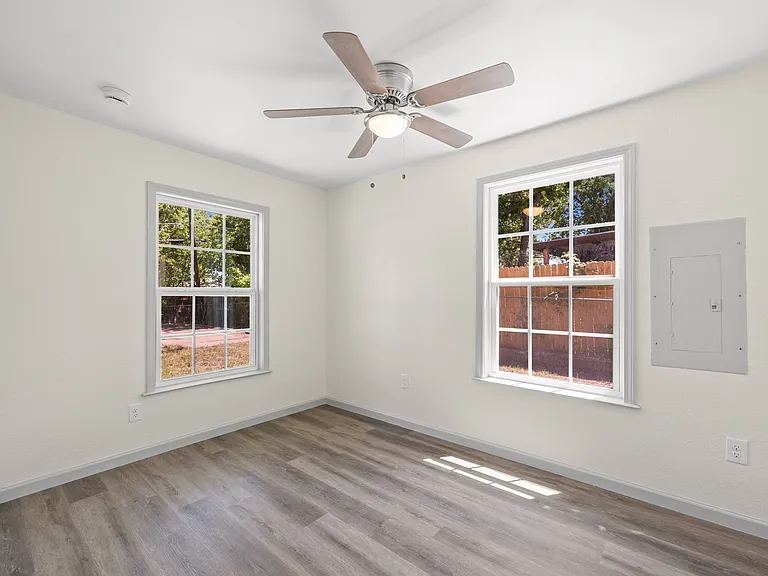 3829 Bryan Ave — Photo 10