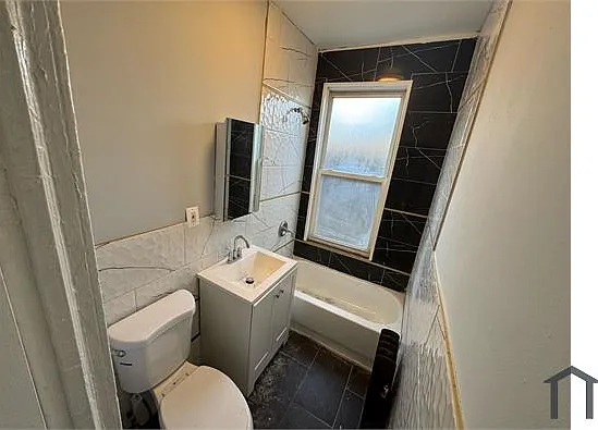 207 Freeway Dr E #12 — Photo 3