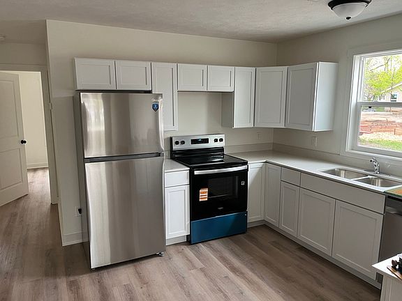 2nd image of 280 Allen Ave #2