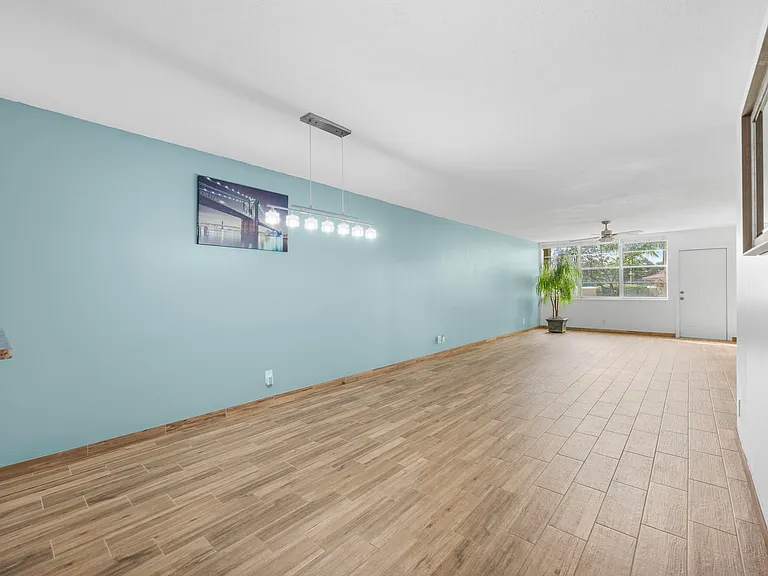 2865 SW 22nd Ave #105 — Photo 3