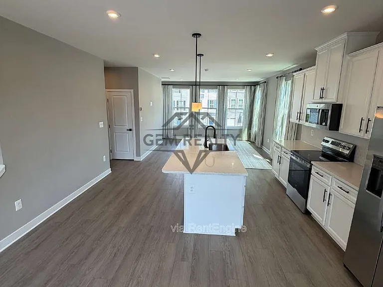 8700 Stevenson Ln — Photo 35