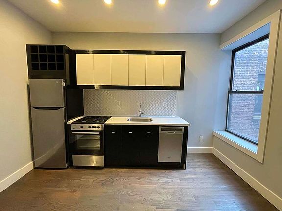 3rd image of 162 Woodruff Ave #D4