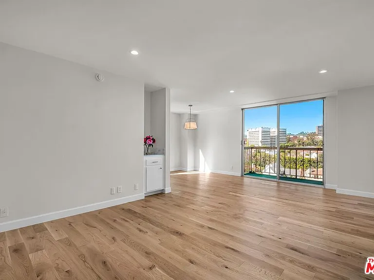 10751 Wilshire Blvd #909 — Photo 5