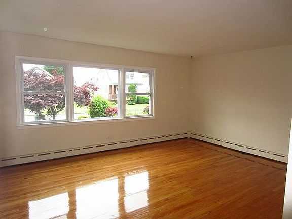 3rd image of 139 Vedder Ave