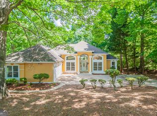 529 Country Club Dr, Stockbridge, GA