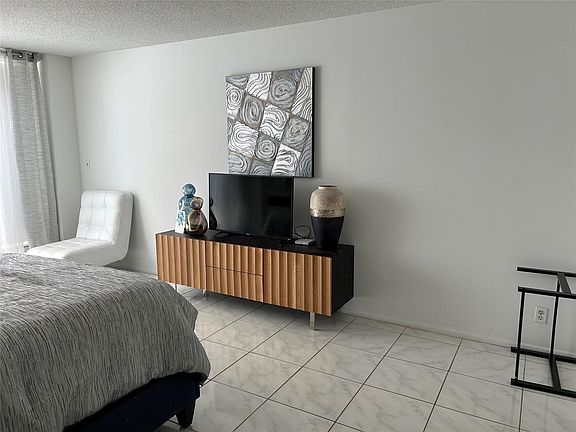 5th image of 4020 Galt Ocean Dr APT 106