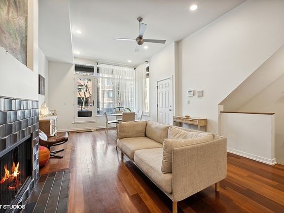 3rd image of 1005 N Wolcott Ave #1
