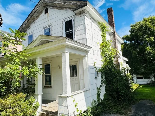 81 E 5th St, Oswego, NY 13126