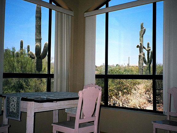 Guest House Dining Area
