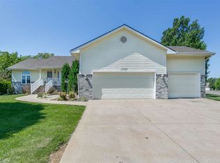 1337 S Gasaway Dr, Derby, KS 67037