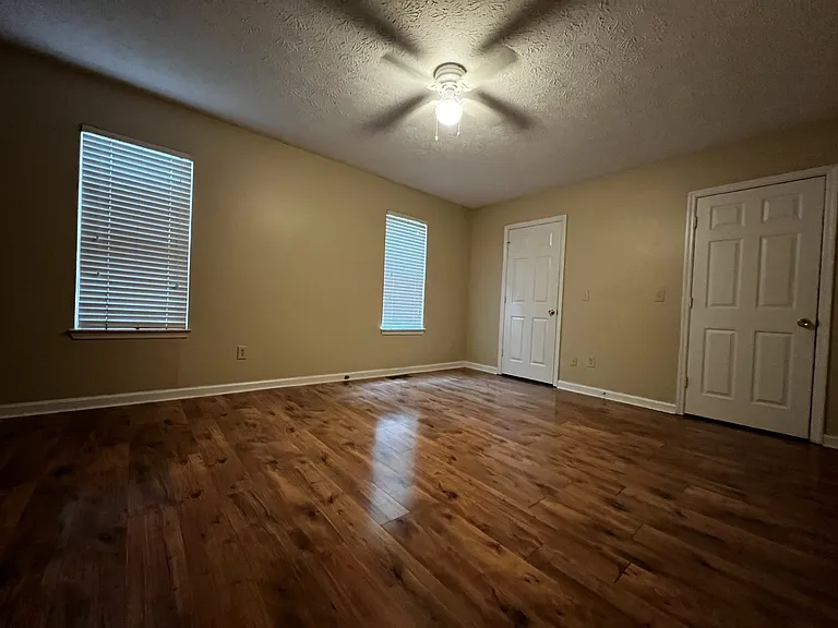 3811 Meadow Green Ct — Photo 12