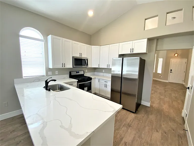 9571 Lavarun Ct — Photo 3