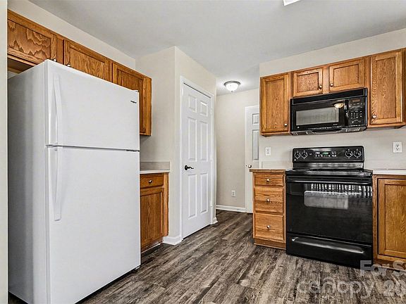 2nd image of 4034 Woolcott Ave