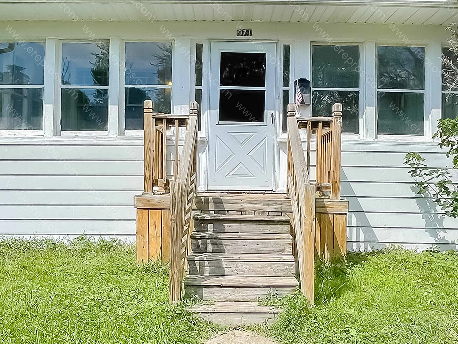 3 bed, 936 sqft, $1,000 — Photo 1
