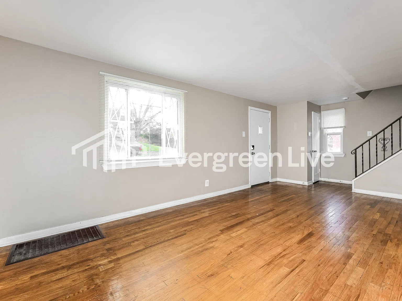 3 bed, 1.0 bath, 1248 sqft, $1,445 — Photo 3