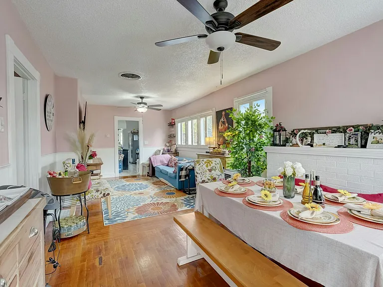 817 1/2 E Palmyra Ave — Photo 6
