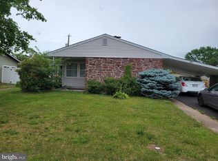 30 Graceful Ln, Levittown, PA 19055