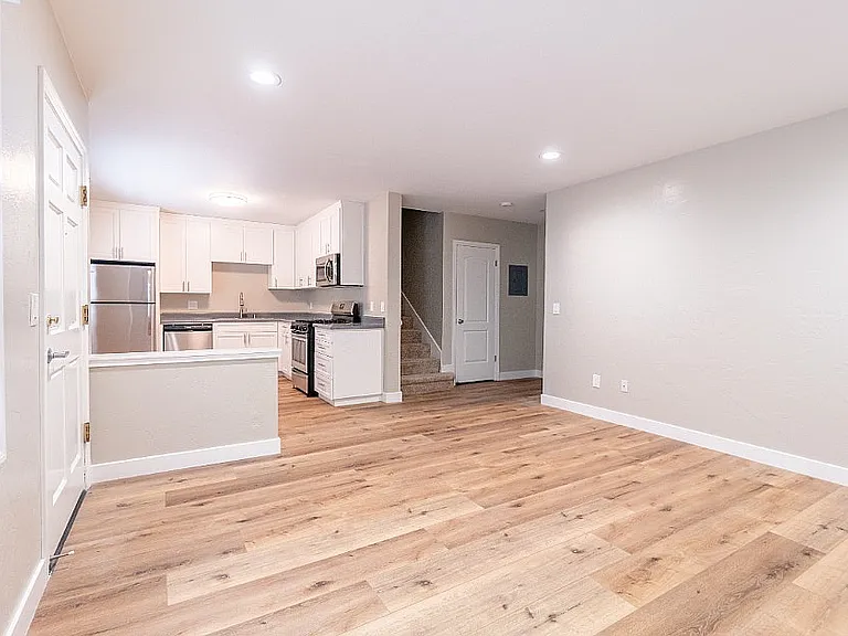 2620 Regent — Photo 12