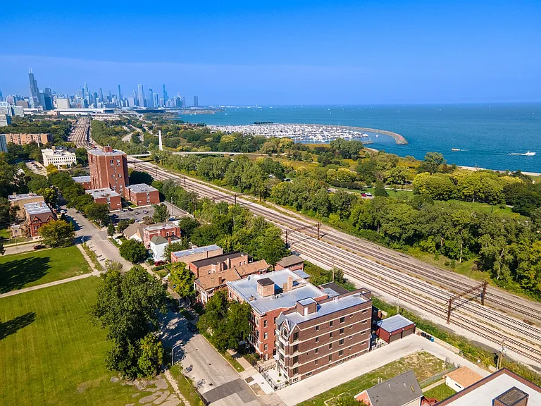 3745 S Lake Park Ave #2 — Photo 6
