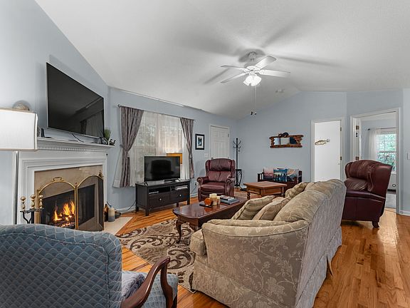 3rd image of 115 Juniper Court