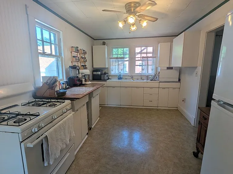 206 E Main St — Photo 30
