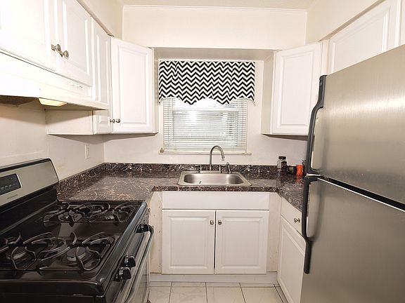 3rd image of 3403 Weidner Ave