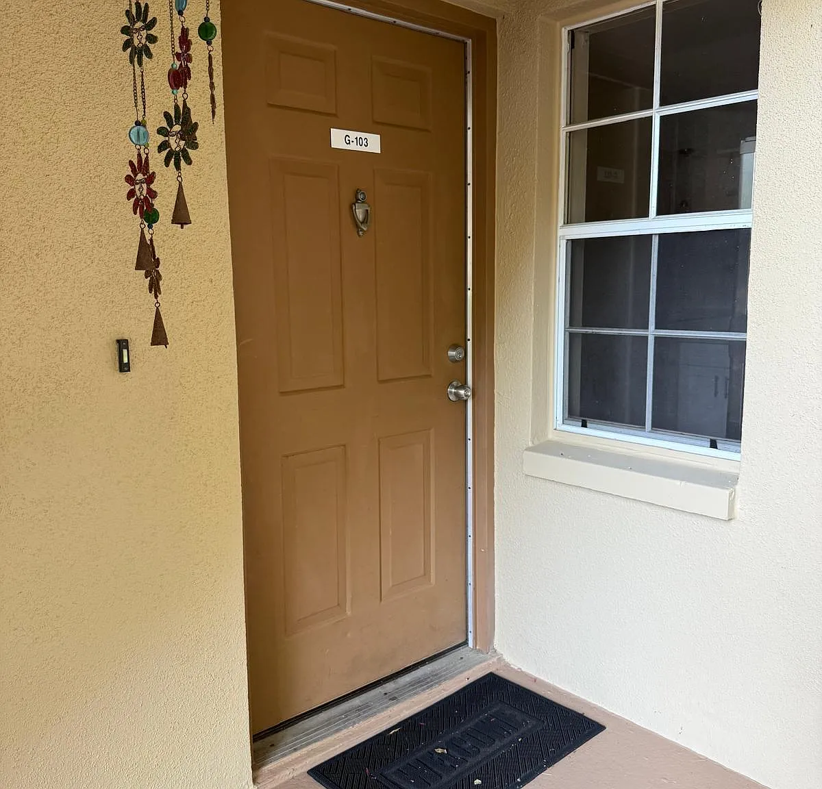3 bed, 2.0 bath, 914 sqft, $1,600 — Photo 1
