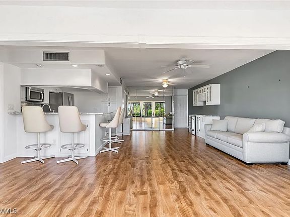 5th image of 5625 Trailwinds Dr APT 412