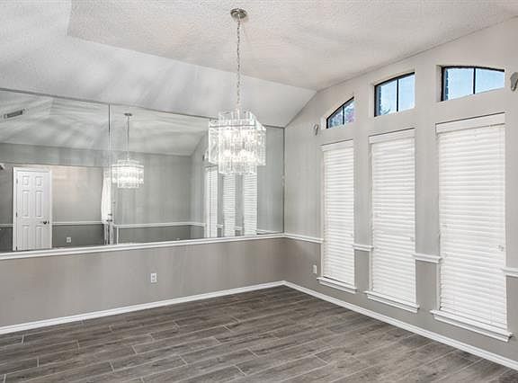 3rd image of 3700 Meadowcreek Ct