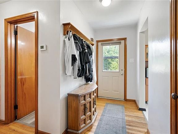 4th image of 2436 Victoria Dr